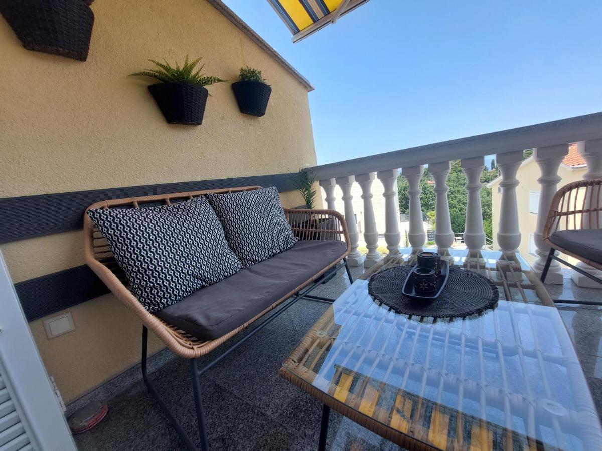 Apartman Moris Malinska Exteriör bild