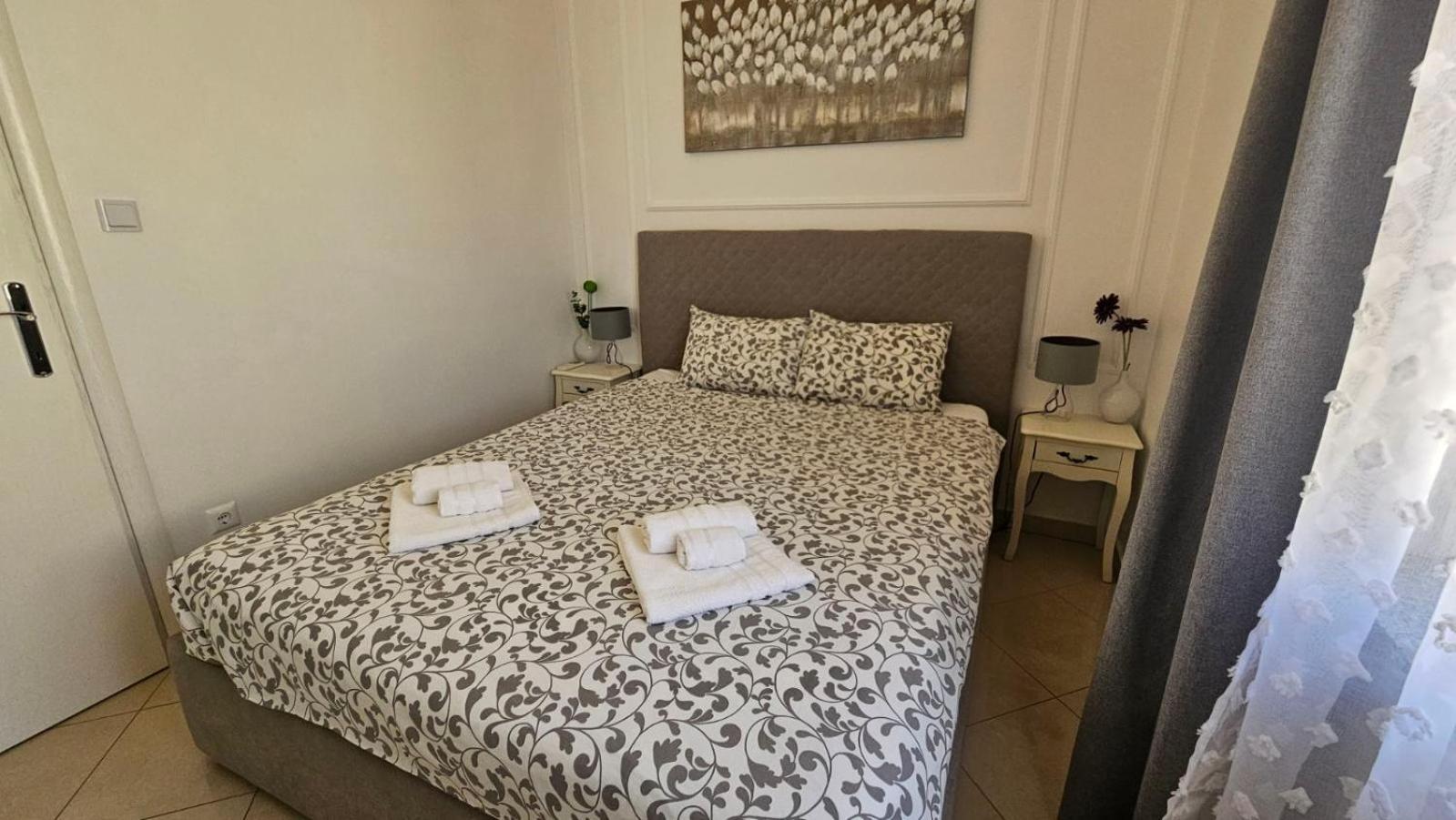 Apartman Moris Malinska Exteriör bild